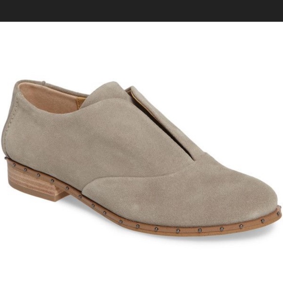 Splendid taupe/light gray suede slip on shoe, stud detail on sole - Picture 1 of 8
